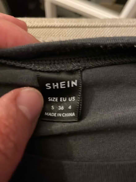 Photo of free T-shirt SHEIN (Ub7 7pd) #2