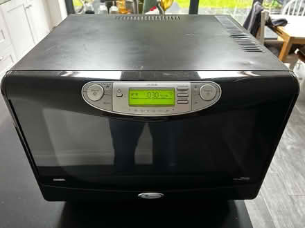 Photo of free Whirlpool Jet Chef microwave oven (Hampton TW12) #1