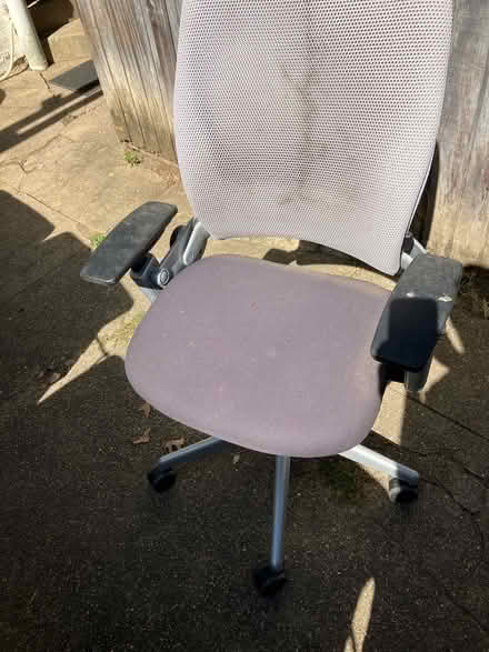 Photo of free Desk chair for pickup (Crestwood, NW DC) #1