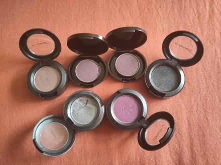 Photo of free Eyeshadows (RH19) #1