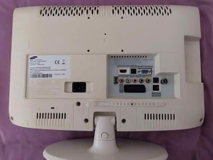 Photo of free Samsung 18in TV/monitor and a Humax PVR - to go together (Waterlooville PO7) #4