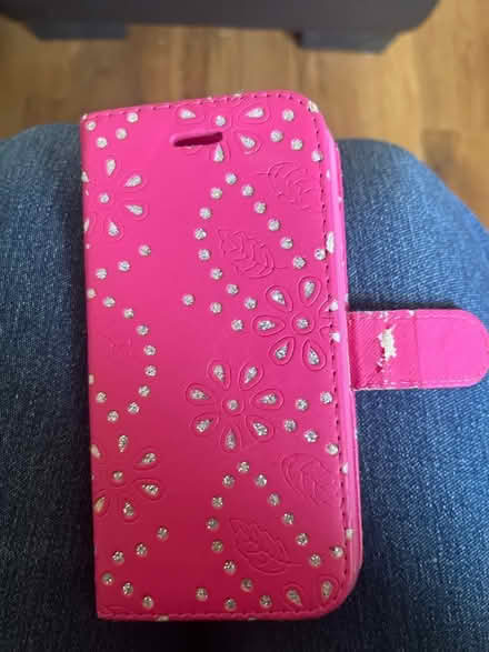 Photo of free Pink cover for iPhone SE (Emscote Mill CV34) #1