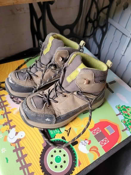 Photo of free Kids boots size 10.5 UK (Norton Lees S8) #1