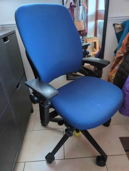 Photo of free Desk chair (Byfleet KT14) #1