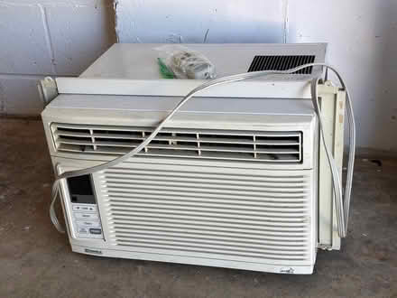 Photo of free Kenmore window AC unit w. remote (Lyttonsville) #1