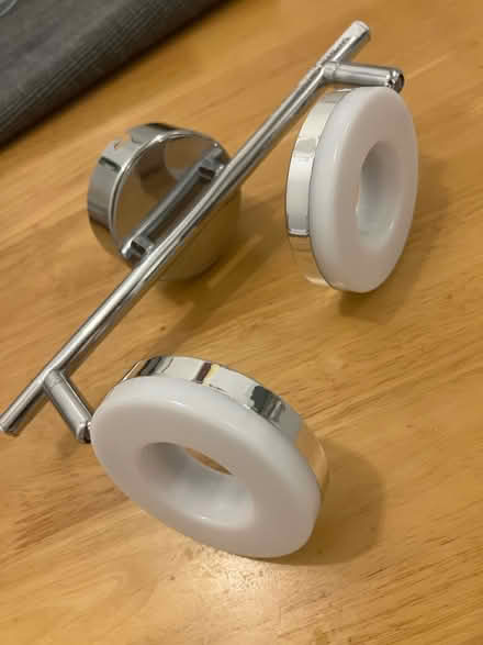 Photo of free Light fixture (TN1) #1