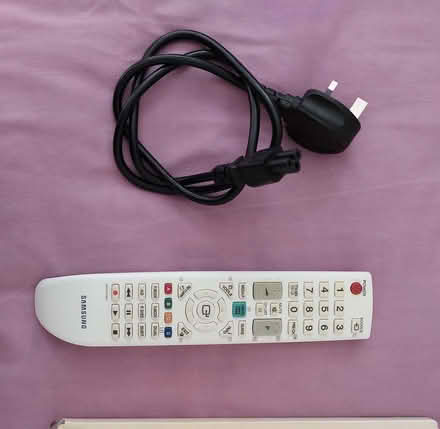 Photo of free Samsung 18in TV/monitor and a Humax PVR - to go together (Waterlooville PO7) #2