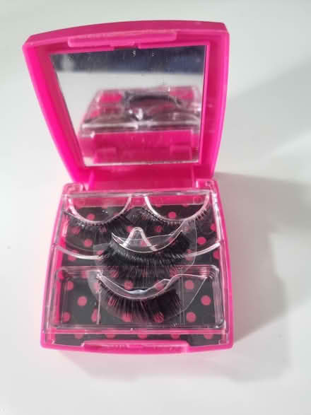 Photo of free X2 sets of false eyelashes (headington OX3) #1
