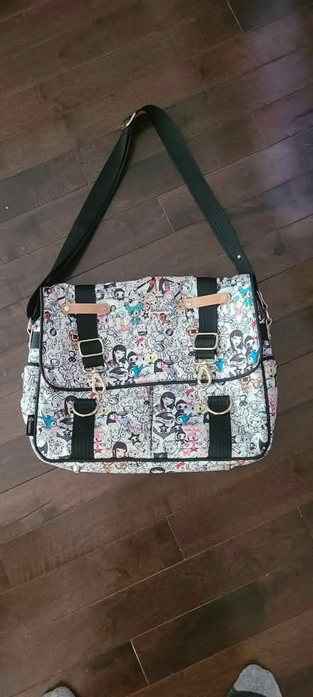 Photo of free Shoulder bag (Mavis and burnhamthorpe) #1