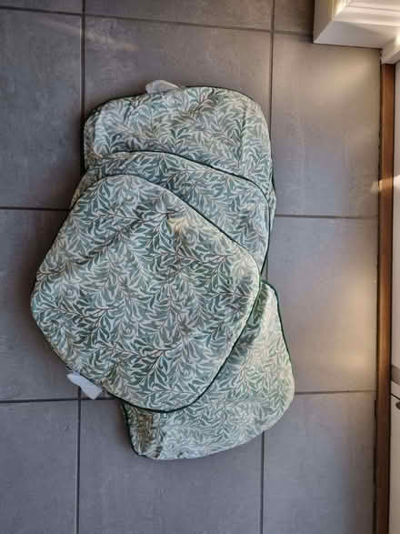 Photo of free William Morris Willow pattern seat cushions x 4 (Botley OX2) #1