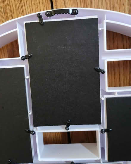 Photo of free Round photo frame (north central Brooklyn Park) #3