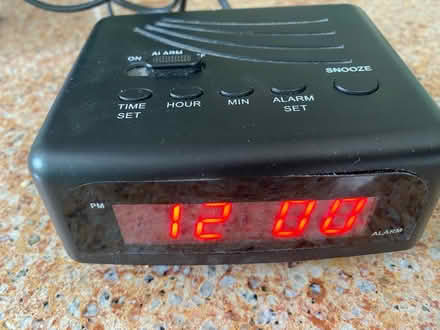 Photo of free Small electric alarm clock (Kenilworth CV8) #1