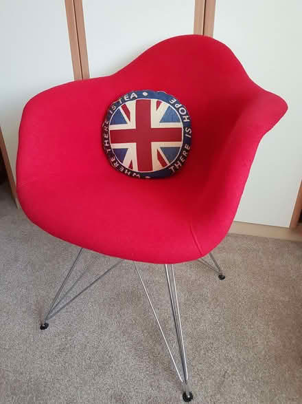 Photo of free CHAIR retro design metal legs (Arlesey SG15) #3