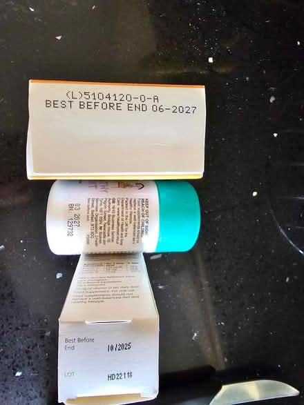 Photo of free vitamins Not expired (IG1) #3