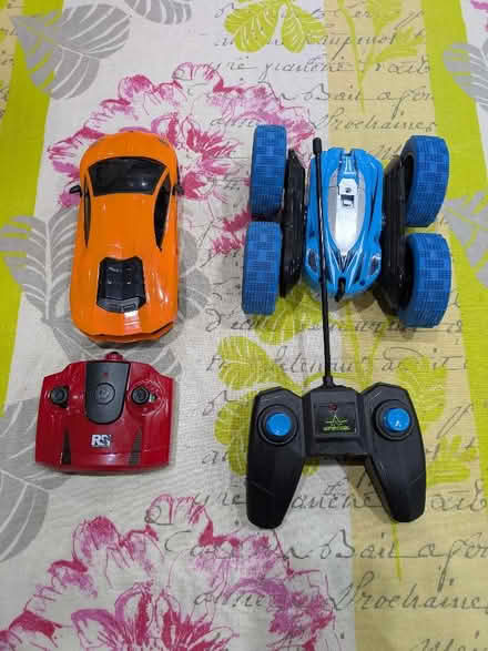 Photo of free 2 remote control cars (Purley CR2) #1