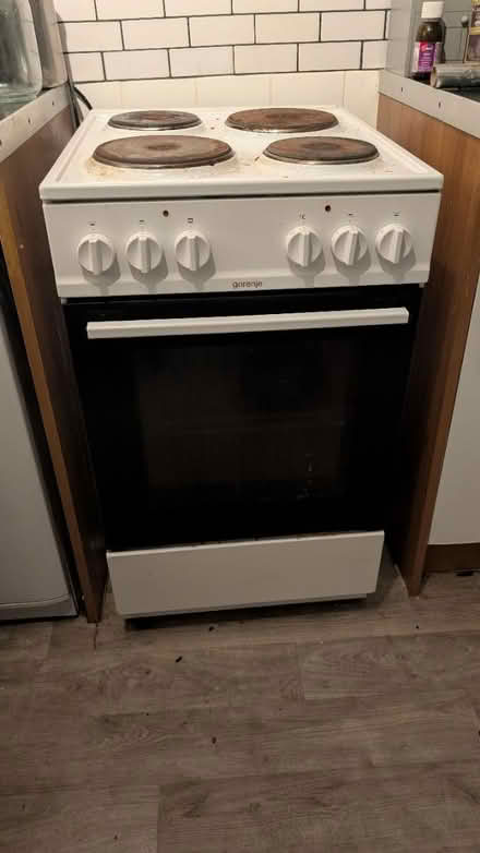Photo of free Electric oven cooker, working (East dulwich) #4