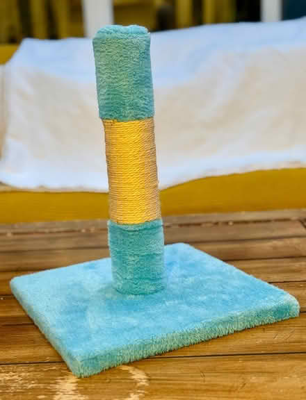 Photo of free Cat scratching post (M33) #1