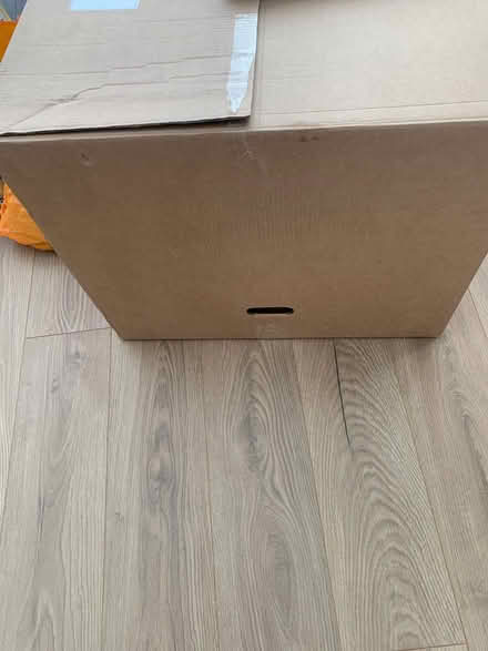 Photo of free Cardboard box (TW3) #1