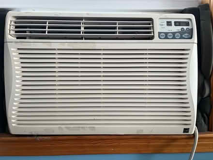Photo of free 15000 btu window ac unit (Somerville, Spring Hill) #1