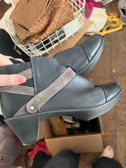 Photo of free Assorted women’s size 6 shoes (Woodley Park) #1