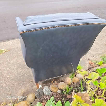 Photo of free cool old navy blue leather chair (2630 Commanche St Santa Rosa) #4