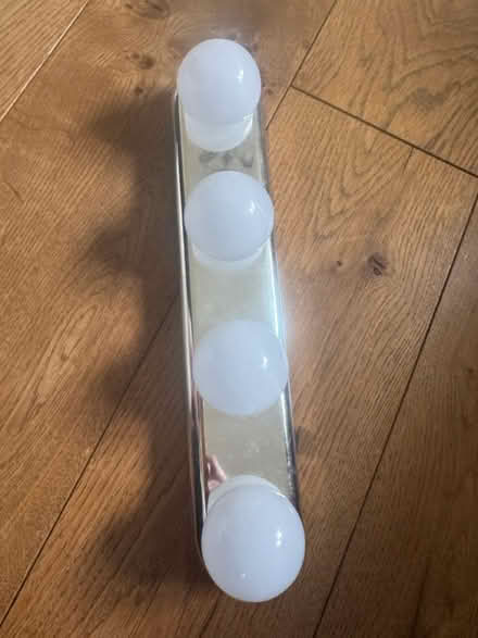 Photo of free Mirror make up lights (GL3) #1