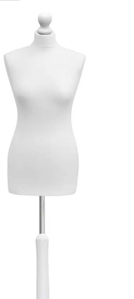 Photo of Female Maniquin (Farnborough Orpington) #1