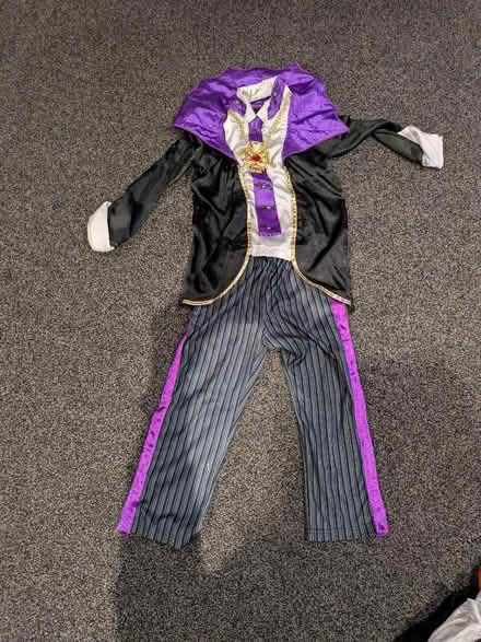 Photo of free Vampire Halloween costumes age 5-6 (Purley CR2) #1