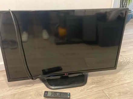 Photo of free Large tv non working (Leeds LS11) #1