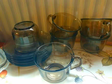 Photo of free vintage glass cups and saucers set (Woodside WD25) #1