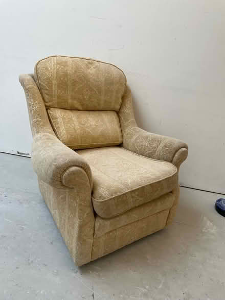 Photo of free Old comfy chair (Whitechapel E1) #2