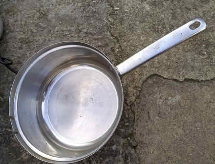 Photo of free Stainless steel pan, medium (Minchery Farm OX4) #1