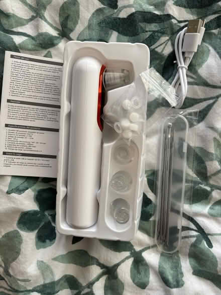Photo of free Blackhead remover/ pore cleanser (Norton Lees S8) #2