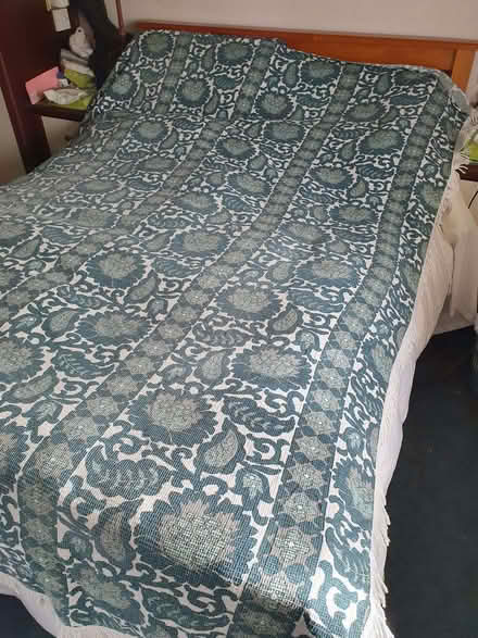 Photo of free King size counterpane / bed cover (Gayton CH60) #1