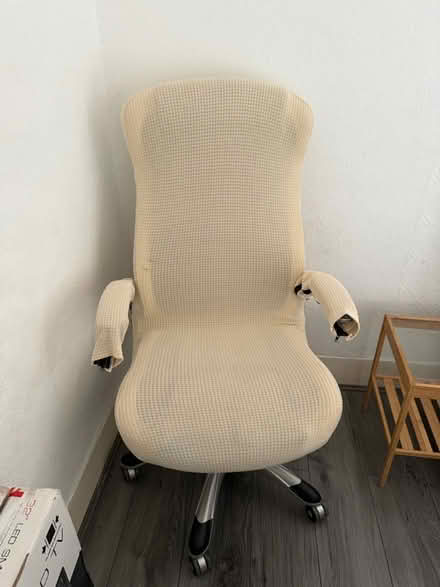 Photo of free desk chair (harringay N4) #1