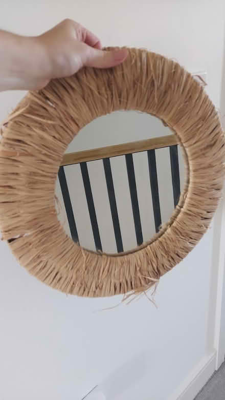 Photo of free Small mirror (Me13) #1