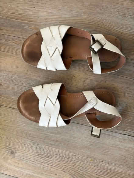 Photo of free Girls boots size 2.5 and sandal size 3 (Swindon SN25) #3