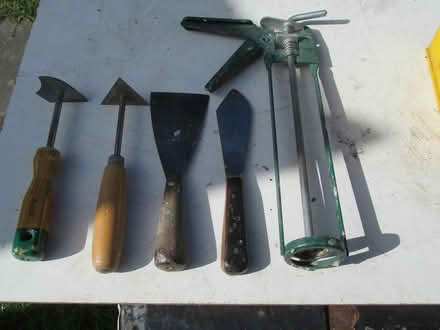 Photo of free Paint scrapers and silicone gun (OX11 Harwell) #1