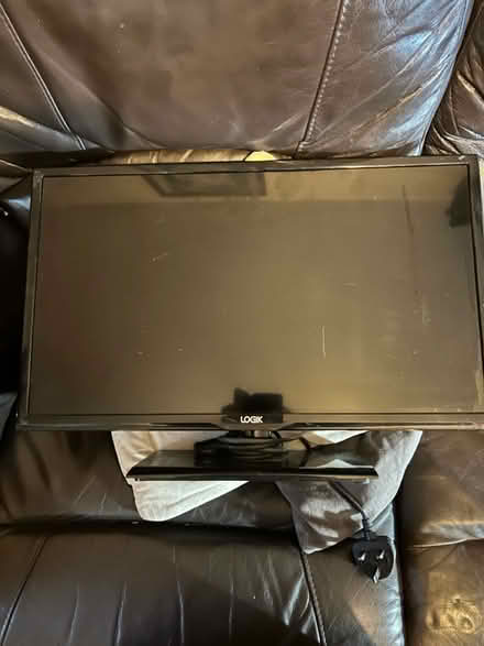 Photo of free Tv/dvd (Huddersfield HD8) #1