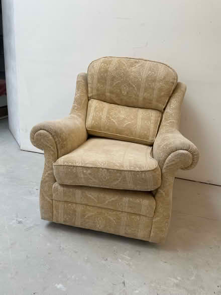 Photo of free Old comfy chair (Whitechapel E1) #1
