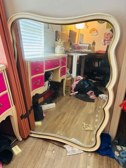 Photo of free Vanity table with mirror (North Hollywood) #4