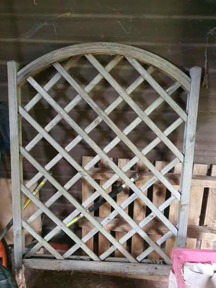 Photo of free A trellis needs repair (Street on the Fosse BA4) #1