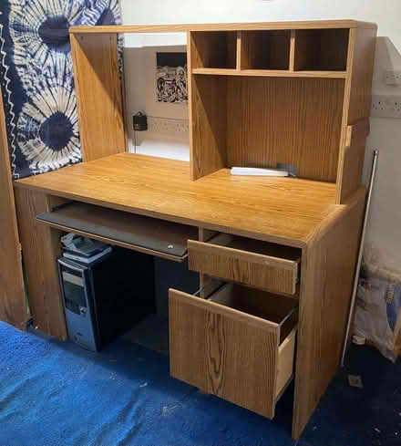 Photo of free desk unit (Leominster HR6) #4