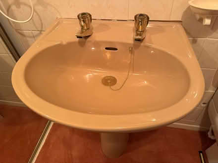 Photo of free Pedestal Sink (Church Hill North B98) #2