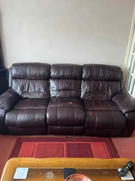 Photo of free Sofa n 8 seater table (Orpington kent br5 2ad) #2