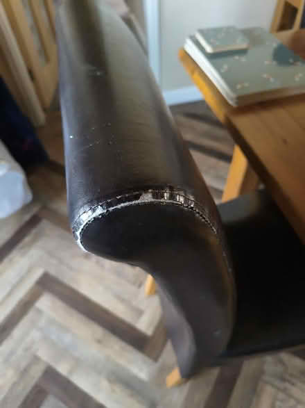 Photo of free Oak table and 6 chairs (Brigg DN20) #2