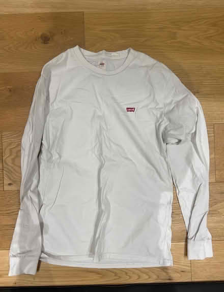 Photo of free Sweatshirts and T’s (SE17) #4