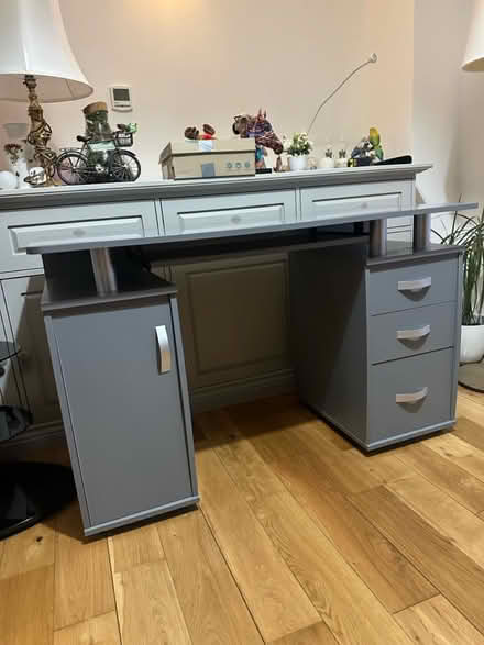 Photo of free Office desk (Mitcham) #1