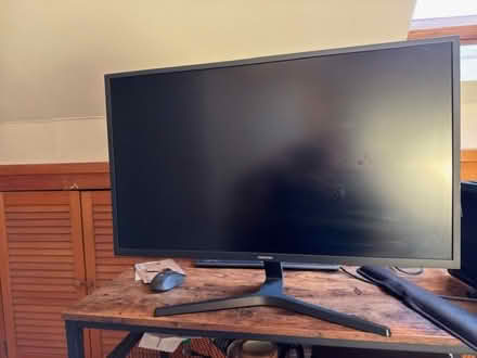 Photo of free Samsung, 32" 4K Monitor (Wandsworth Common SW12) #1