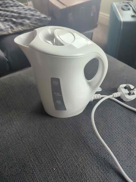 Photo of free Small kettle (Bare, LA4) #1